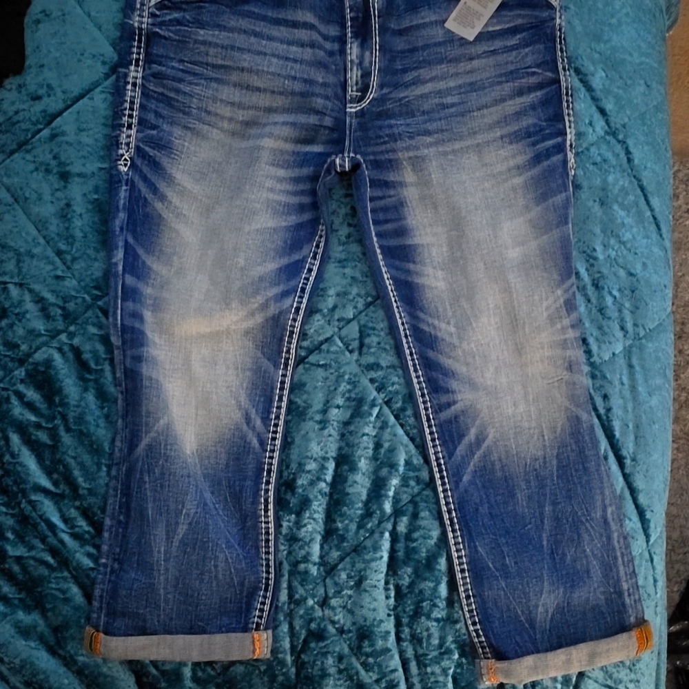 Rock Revival, Mid-Rise Crop Size 33 NWT